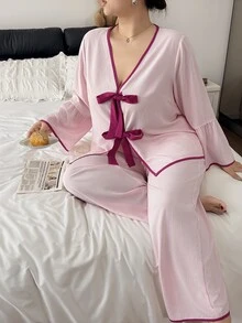 Napfluff CURVE Napfluff CURVE Set Piyama Ukuran Plus dengan Motif Garis-Garis dan Potongan Warna Blok, Lengan Panjang, dan Celana, Cocok untuk Ukuran Besar - Berwarna merah muda - View 4