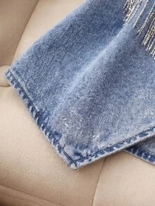 SHEIN MOD Atasan Denim Kasual Serbaguna Wanita Ukuran Plus dengan Desain Rumbai dan Leher V - Light Wash - View 5