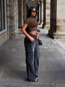 SHEIN SXY تي شيرت برقبة عالية وأكمام قصيرة مع حزام خصر مزيف وتصميم رقعات من البولي يوريثان - بني - مشاهدة 3