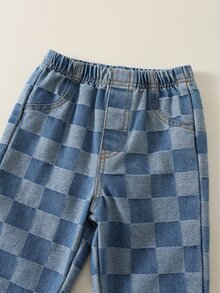 SHEIN 2件組嬰兒男童女童幼童秋冬字母圖案針織軟綿圓領長袖套頭衛衣與牛仔長褲套裝，百搭舒適格紋牛仔褲 - 彩色 - 查看 7