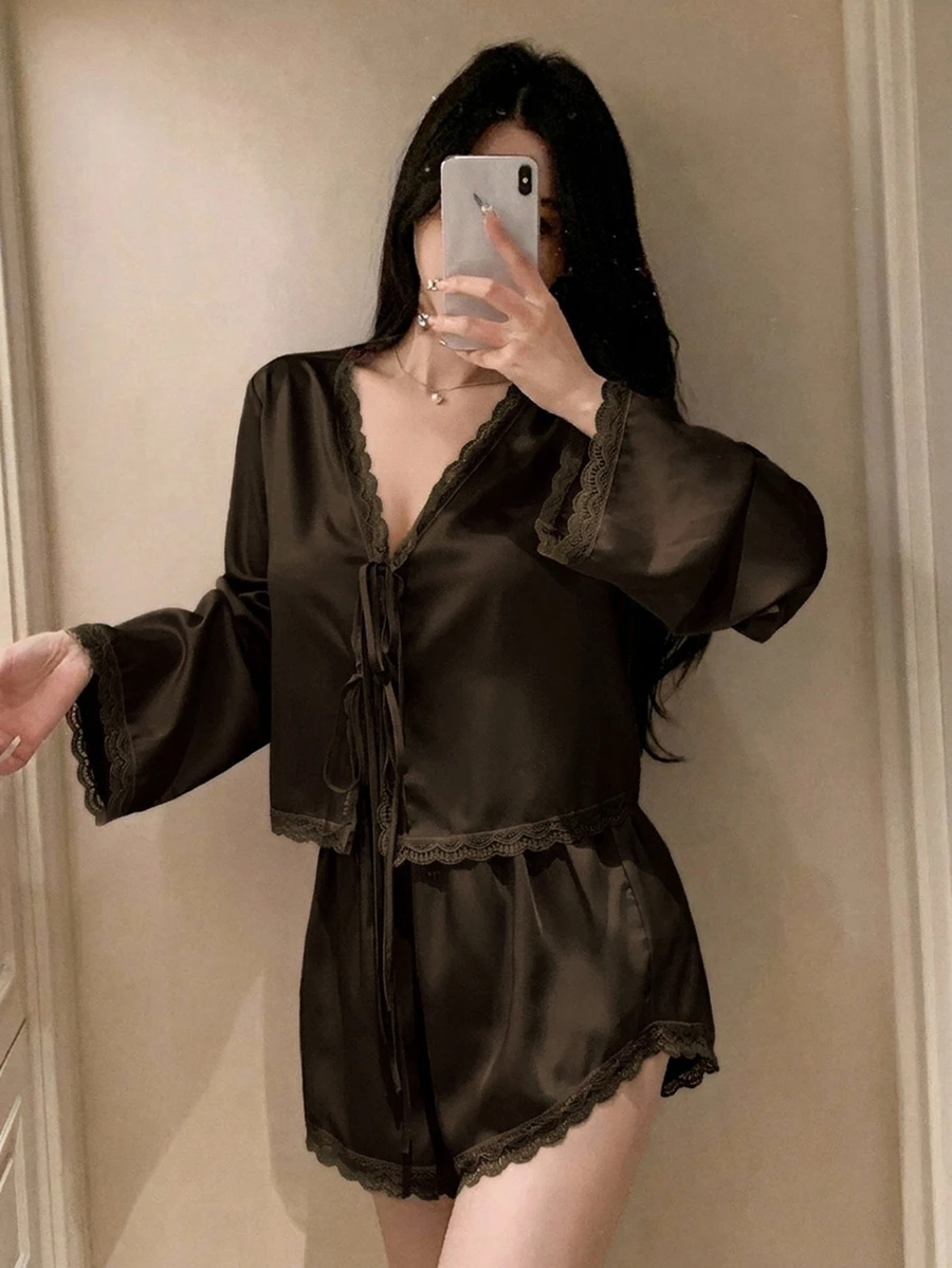 DAZY 浪漫蕾絲拼接緞面繫帶上衣與超短睡褲女款睡衣套裝 - 棕色 - 查看 1