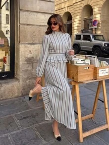SHEIN Frenchy فستان نسائي موضة الشارع مخطط بحافة مكشكشة - الأزرق - مشاهدة 1