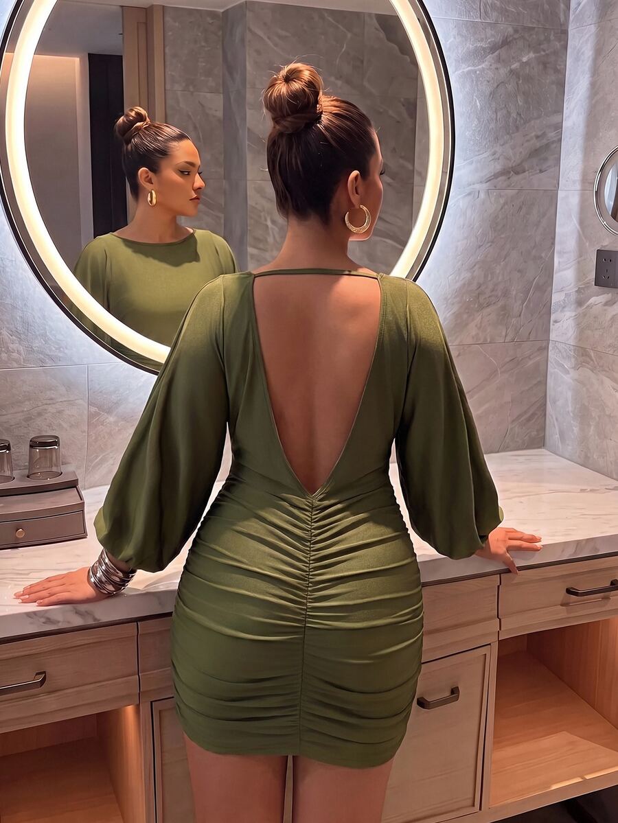 Slaydiva فستان نسائي أخضر جيشي بأكمام خفاشية وظهر مكشوف وكشكشة ضيق قصير - ملابس حفلة/ملهى ليلي مثيرة-