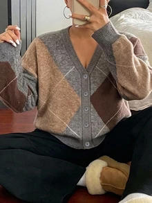 Dazy Plus Plaid Loose Long Sleeve V-Neck Vintage Cardigan Sweater - Khaki - View 4