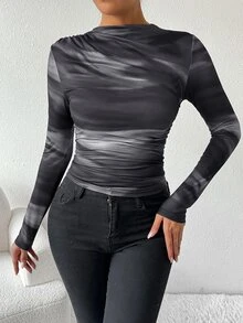 Xyvia 不對稱抓褶長袖漸層印花T恤，秋冬/春季女款圖案上衣，春季穿搭上衣 - 黑與白 - 查看 5