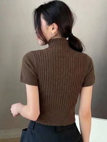 DAZY 女款純色立領短袖休閒針織上衣 - 咖啡棕 - 查看 3
