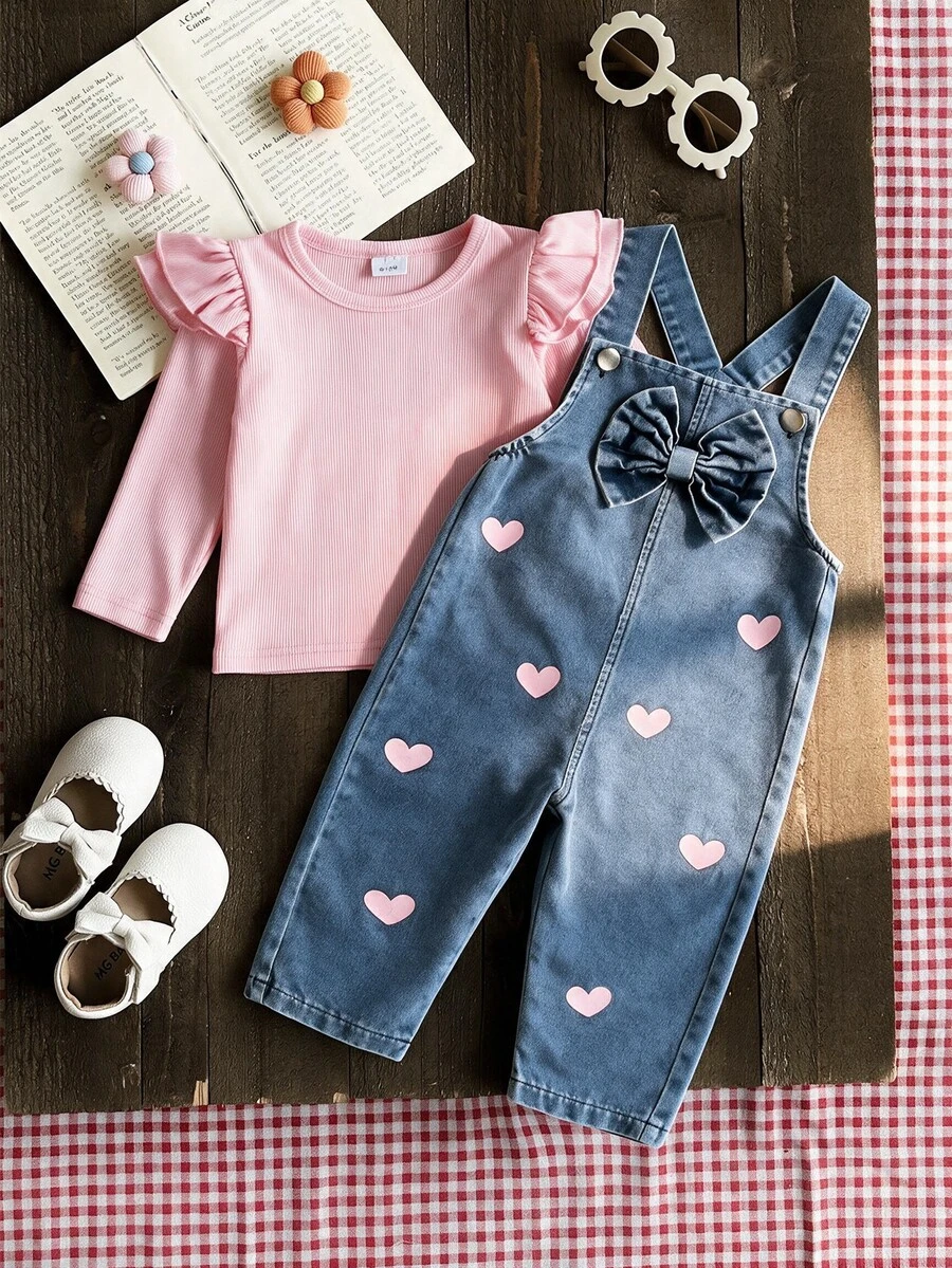 SHEIN Vintaside Kids 2件組幼女上衣牛仔吊帶褲套裝,可愛甜美粉藍愛心印花蝴蝶結羅紋長袖圓領常規款,秋季派對公主舒適服飾 - 粉色 - 查看 1