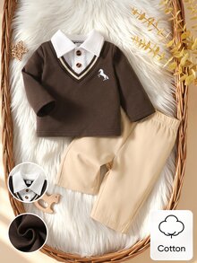 SHEIN 2件組男嬰 Polo 上衣 + 長褲紳士套裝，棕色卡其馬刺繡 V 領長袖翻領常規款，適合婚禮賓客、秋季假期 - 棕色 - 查看 3