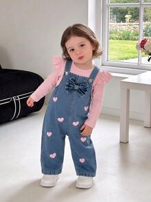 SHEIN Vintaside Kids 2件組幼女上衣牛仔吊帶褲套裝，可愛甜美粉藍愛心印花蝴蝶結羅紋長袖圓領常規款，秋季派對公主舒適服飾 - 粉色 - 查看 4