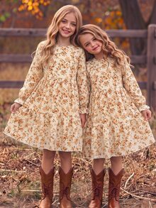 SHEIN Vintaside Kids 青少年女孩長袖碎花洋裝 秋季小復古波西米亞風 家庭套裝鄉村風圓領喇叭裙 感恩節 粉色假期 - 彩色 - 查看 1