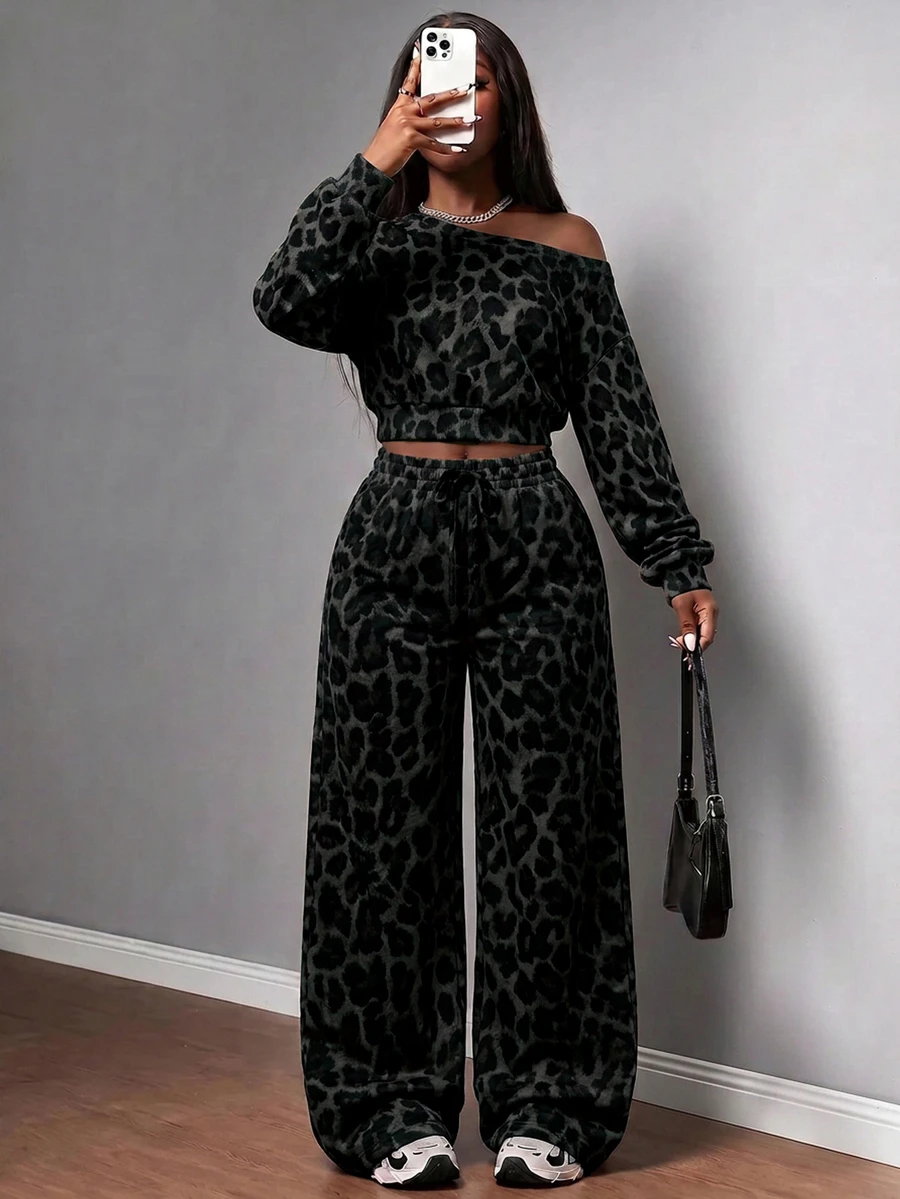 Slaydiva Set Atasan Lengan Panjang Satu Bahu Motif Leopard dan Celana Longgar dengan Tali Serut di Pinggang untuk Wanita - MultiWarna - View 1