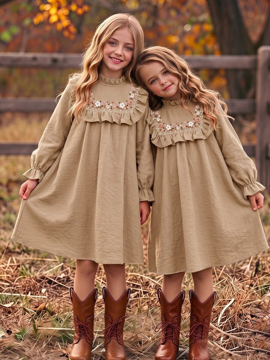 SHEIN Vintaside Kids 少女棕色溫柔風極簡花卉印花長袖套頭洋裝,寬鬆版型,優雅大方,適合外出與購物 - 卡其色 - 查看 1