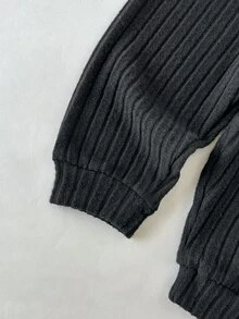 SHEIN 2件組男嬰幼兒可愛學院風鼠尾草綠白色黑色羅紋字母長袖圓領休閒運動衫褲套裝 生日秋季針織衫連帽衫慢跑褲 - 綠色 - 查看 7