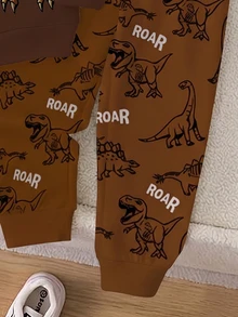 小男孩恐龍 T-Rex 圖案圓領運動衫與滿版印花運動長褲 2 件套裝 - 彩色 - 查看 5