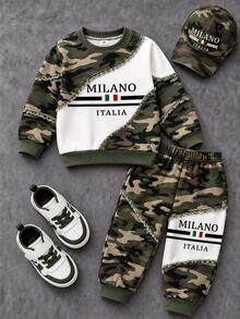 小男孩運動衫套裝，迷彩+白色拼接設計，運動衫正面印有黑色 MILANO ITALIA 字樣，羅紋袖口，搭配迷彩拼接與白色色塊的慢跑褲，褲子同樣印有字樣，羅紋褲腳 - 彩色 - 查看 5