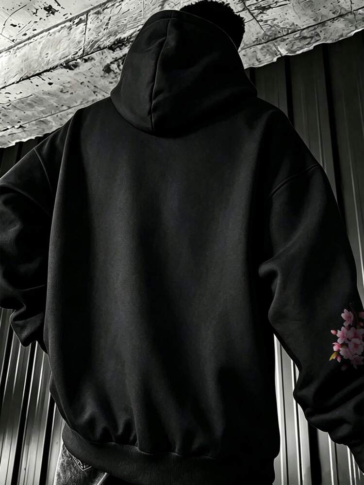 Manfinity Homme 男士大尺碼經典東方日式櫻花文字連帽衫，適合日常穿著與聚會 - 黑色 - 查看 2
