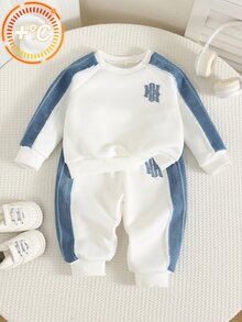 SHEIN 男女嬰兒/幼兒 2件組秋冬加厚抓絨內裡休閒可愛拼色拼接插肩袖衛衣套裝，丹寧，嬰兒冬季穿搭，聖誕 - 白色 - 查看 1