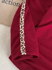 SHEIN 2件組幼女連帽衛衣＋喇叭褲，甜美酒紅豹紋蝴蝶結拼接長袖連帽上衣，休閒版生日秋季假期針織羅紋套裝 - 酒紅色 - 查看 4