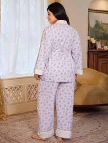 Serenescape Vacation Style Vintage Ditsy Floral Lapel Tie Front Plus Size Pajama Set - Baby Pink - View 2
