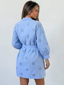 DAZY رداء كارديجان نسائي قصير من قماش منسوج بنقشة زهرية مع تصميم أمامي غير متماثل - الأزرق - مشاهدة 2