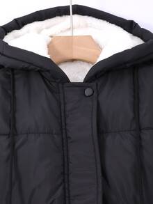 SHEIN 女童冬季連帽加厚棉襖外套，附配套手套一體化設計，抓絨內裡加厚中長款絎縫夾克，寬鬆版型防寒，極簡純色百搭，適合中大童女童日常上學、戶外出遊，秋冬保暖兒童外套，舒適實用，適用多種場合 - 黑色 - 查看 4