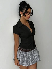 Aloruh 女款優雅春夏通勤日常簡約百搭旅行辦公純黑色短袖收腰百褶襯衫 - 黑色 - 查看 5