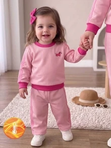 SHEIN Playful Pals 2件組幼女運動衫長褲套裝，可愛甜美粉色玫瑰狗狗刺繡，側條紋長袖圓領加厚派對秋季連身褲，節日羅紋飾邊 - 粉色 - 查看 4