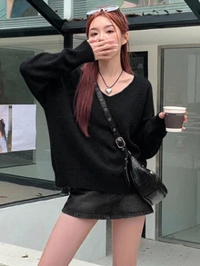 Livesso 純色寬鬆長袖V領女款針織衫 - 黑色 - 查看 3