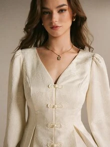 Poéselle 女款秋冬提花梭織純白色襯衫，V領中式盤扣，休閒通勤穿搭，適合約會、聖誕節與新年 - 白色 - 查看 2