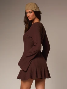Athîral Gaun Mini Wanita Musim Gugur/Dingin Warna Cokelat Tua dengan Kancing Bentuk Kerang, Lengan Mengembang, dan Kerah Henley, Cocok untuk Kencan dan Pesta - Kopi - View 2