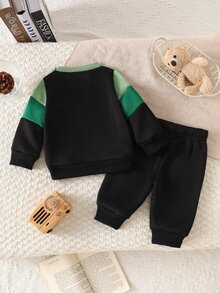 SHEIN 3件組新生兒幼兒男童運動衫慢跑褲套裝，可愛學院風綠色熊貼布口袋拼色長袖圓領秋季派對針織衫羅紋 - 綠色 - 查看 2