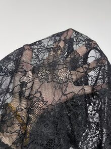 SHEIN Glamour ملابس علوية نسائية قصيرة مثيرة بأكمام طويلة وتصميم دانتيل مفرغ مع شبكة متباينة - الأسود - مشاهدة 6