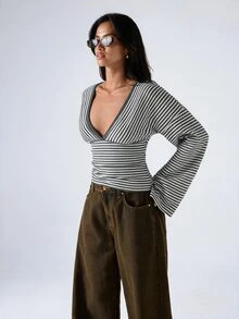 LYSMO 大尺碼女款 V 領條紋休閒日常穿著 T 恤 - 灰色 - 查看 6