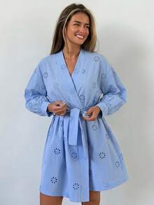 DAZY رداء كارديجان نسائي قصير من قماش منسوج بنقشة زهرية مع تصميم أمامي غير متماثل - الأزرق - مشاهدة 4