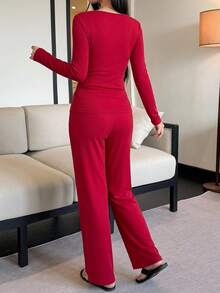 DAZY 2pcs/Set Women's Solid Color Slim Fit V-Neck Long Sleeve T-Shirt & Straight Leg Long Pajama Pants Sleepwear Set - Red - View 2