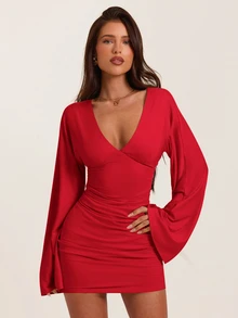 SHEIN BAE 秋冬紅色深V領喇叭袖抓皺緊身迷你短洋裝，感恩節、亡靈節派對早午餐穿搭 - 紅色 - 查看 4