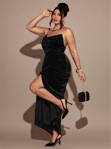 SHEIN BAE CURVE فستان أسود من المخمل بحجم كبير بدون حمالات مع تجاعيد وشق جانبي للنساء للحفلات والمناسبات المسائية - الأسود - مشاهدة 5