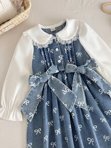 SHEIN Vintaside Kids 女嬰牛仔洋裝 甜美優雅 藍白蝴蝶結印花 蕾絲彼得潘領 長泡泡袖 圓領 生日派對 秋季婚禮賓客 假日穿搭 - 藍色 - 查看 6