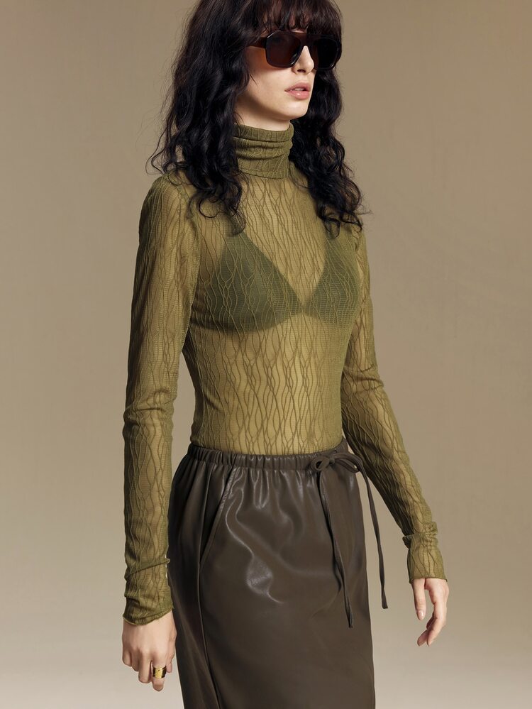 Ontre New Autumn/Winter Women's Fitted Solid Army Green Long Sleeve Top With Textured Fabric, Casual Commuter Urban Modern Minimalist Elegant Tea Party Independence Day Old Money Style Teacher Office Wear Holiday Outfit Vacation Date Outing Fashion Versatile Blouse - Army Green - View 6