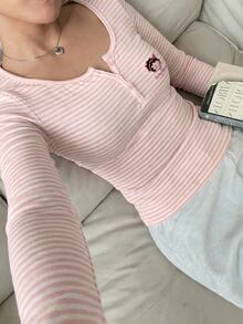 CovetEZ Betty Boop x SHEIN 女款條紋鈕扣半開襟長袖休閒T恤，適合外出、街頭穿搭、機場造型 - 彩色 - 查看 3