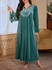 PalaceNights Vintage Palace Style Velvet Plus Size Women's Long Sleeve Loungewear Dress - Dark Green - View 6
