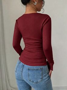 Elenzga 女款白色長袖U領T恤，開衩袖口與抓皺腰部設計 - 酒紅色 - 查看 2