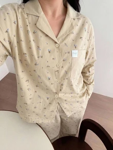 Dazy Plus 2件組女款大尺碼碎花休閒居家服套裝，寬鬆版型翻領上衣與長褲睡衣套裝 - 杏色 - 查看 3
