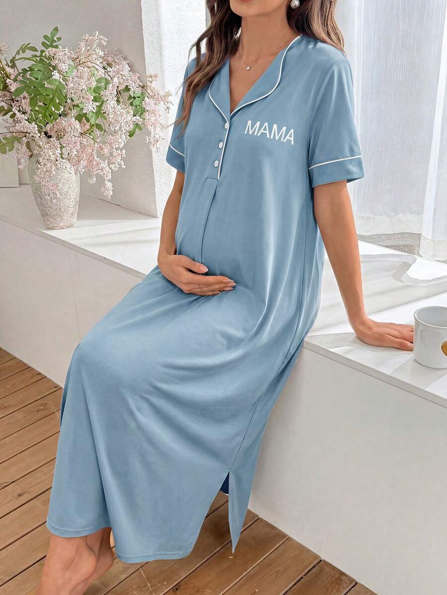 Moonlight&Mama 素色舒適布料字母印花 MAMA 前口袋鈕扣開襟短袖孕婦長洋裝睡袍 - 藍色 - 查看 1