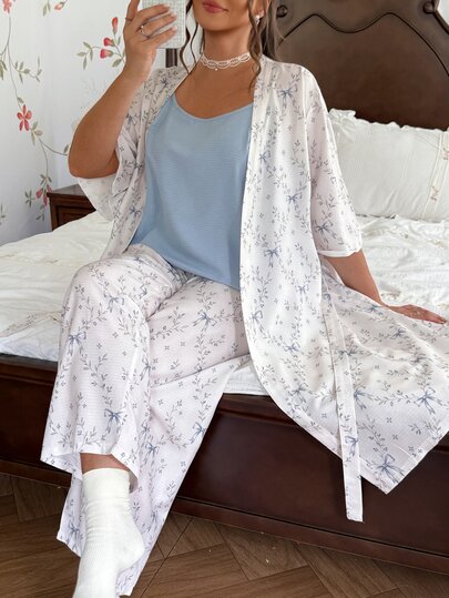 CottageSlumber Set Piyama 3 Potong Motif Bunga Kecil Segar Ukuran Plus, Jubah Panjang Minimalis + Kamisol Nyaman untuk Bersantai
