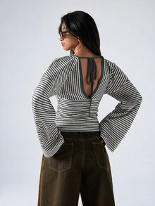 LYSMO 大尺碼女款 V 領條紋休閒日常穿著 T 恤 - 灰色 - 查看 2