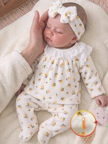 SHEIN 3件組女嬰秋冬雙面法蘭絨加絨加厚新生兒套裝，柔軟毛絨可愛清新碎花時尚優雅，荷葉袖荷葉邊長袖上衣搭配連腳褲與髮帶，3件居家穿著 - 彩色 - 查看 9
