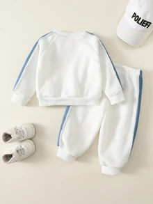 SHEIN 男女嬰兒/幼兒 2件組秋冬加厚抓絨內裡休閒可愛拼色拼接插肩袖衛衣套裝，丹寧，嬰兒冬季穿搭，聖誕 - 白色 - 查看 2
