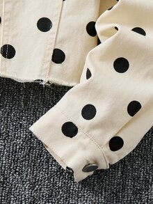 SHEIN TWEEN GIRLS 青少年女孩波點牛仔夾克，四季休閒可愛復古風，白色底黑波點配色，滿版波點印花，翻領單排扣，毛邊下擺，雙胸袋，短版寬鬆版型，舒適柔軟棉質牛仔面料，春/秋熱銷款 - 白色 - 查看 4