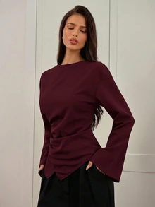 Aloruh 女款秋冬新款極簡時尚通勤收腰百褶顯瘦不對稱下擺長袖喇叭袖V領套頭上衣 - 酒紅色 - 查看 5